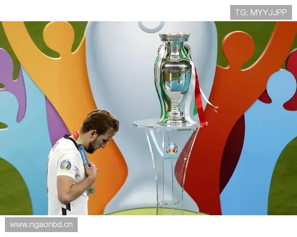 沃特金斯 vs 凯恩：英格兰主力前锋之争如何体现战术适配差异