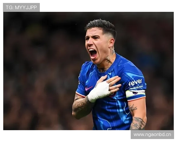 恩佐与德容中场推进方式及角色差异解析