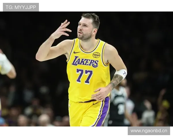 东契奇靠挡拆单打场均30+比库里更依赖持球