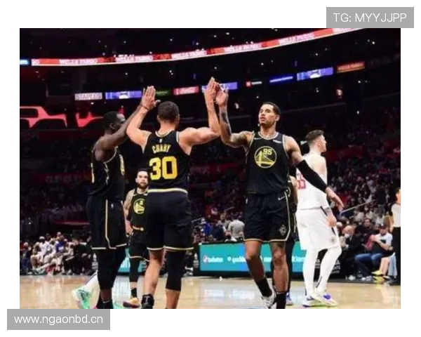 华莱士单打得分爆发拉开差距，替补表现显著提升球队攻防转换效率